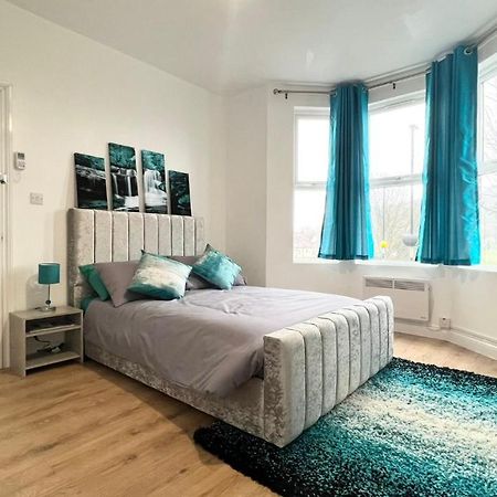 Апартаменты Cosy Private Studio In London Пламстед Экстерьер фото