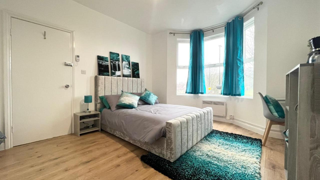 Апартаменты Cosy Private Studio In London Пламстед Экстерьер фото