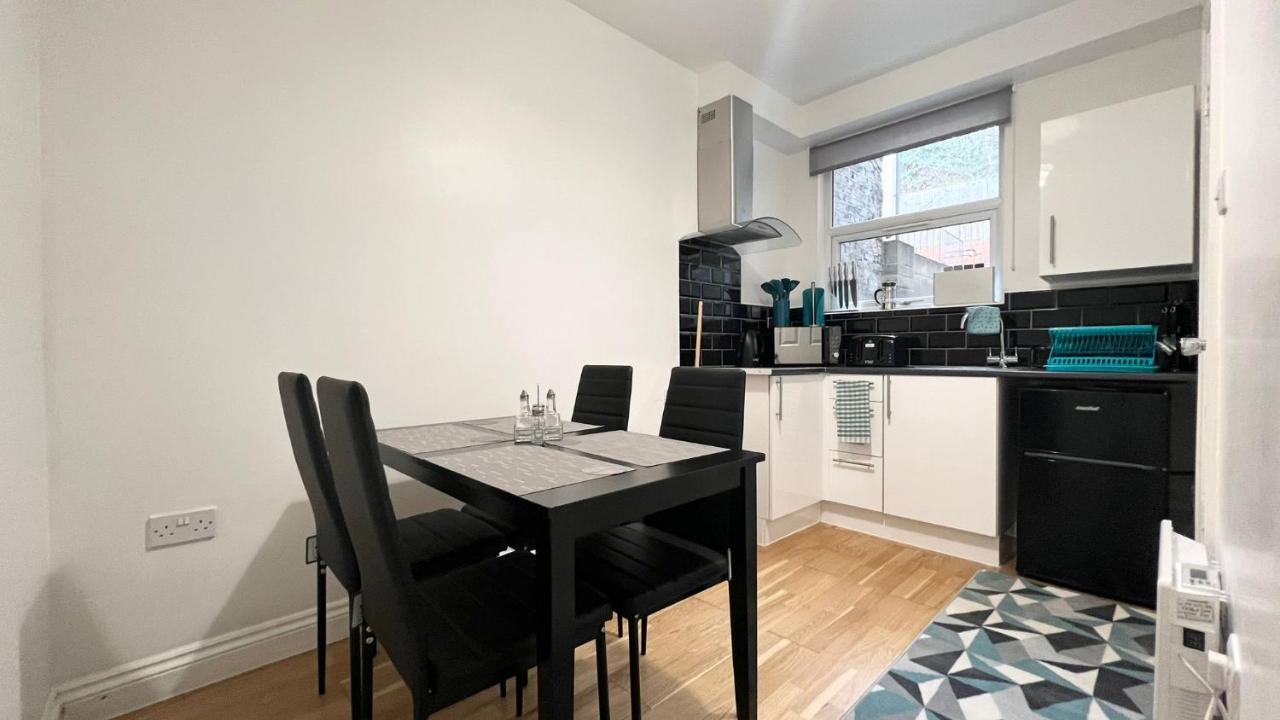 Апартаменты Cosy Private Studio In London Пламстед Экстерьер фото